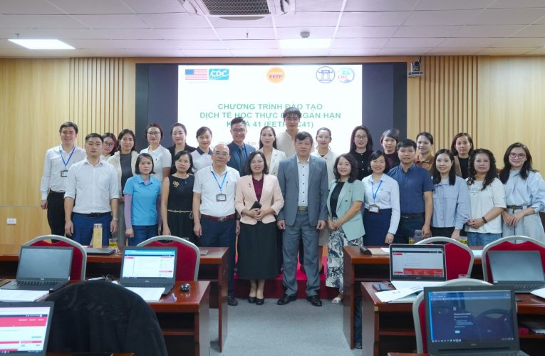 Khai giảng khóa đào tạo Dịch tễ học thực địa cơ bản cho cán bộ y tế dự phòng cấp xã tại Quảng Ninh